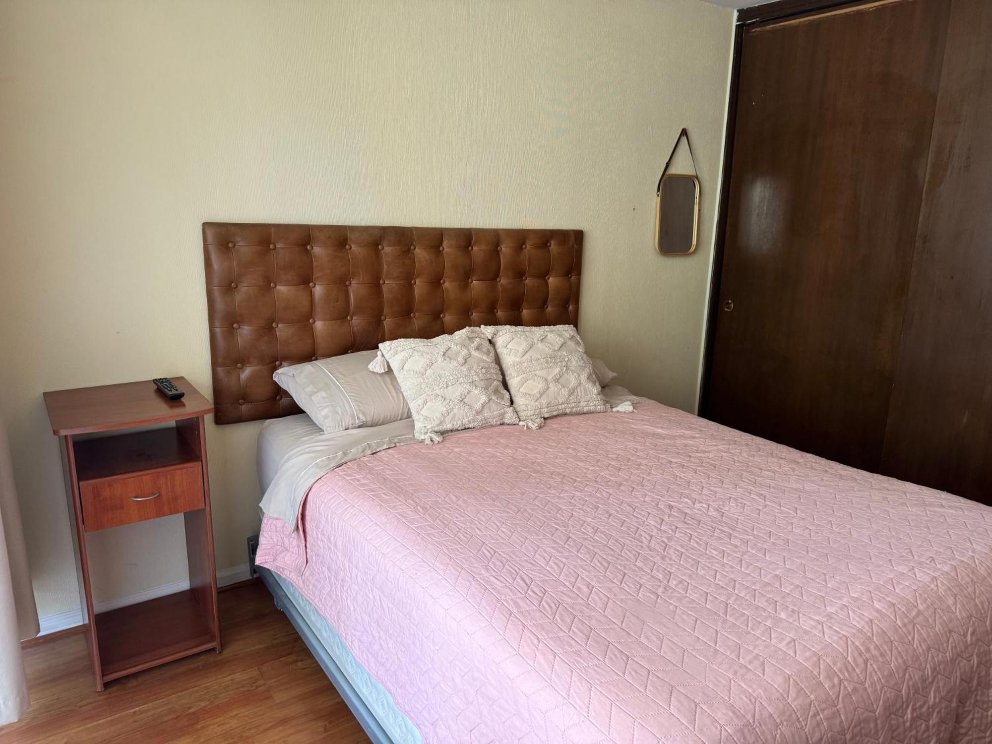 Al Lado Metro Hernando De Magallanes Condes Homestay
