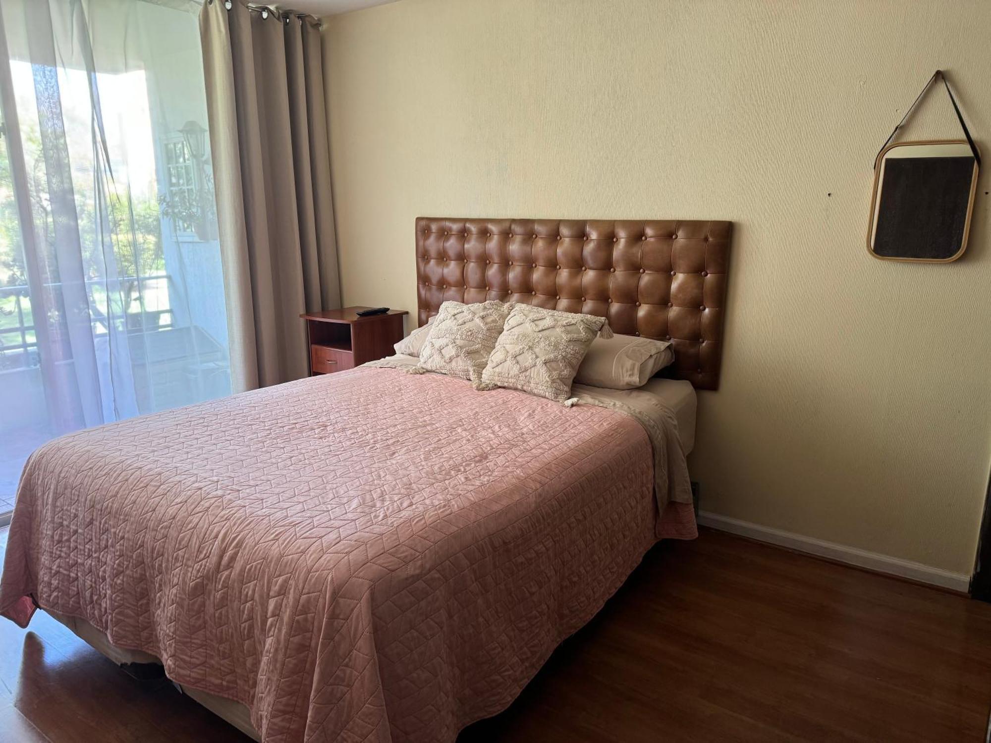 Al Lado Metro Hernando De Magallanes Condes Homestay *